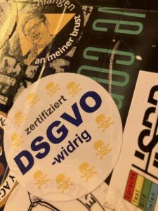 Ich glaube, ich bin noch der einzige mit dem Sticker.